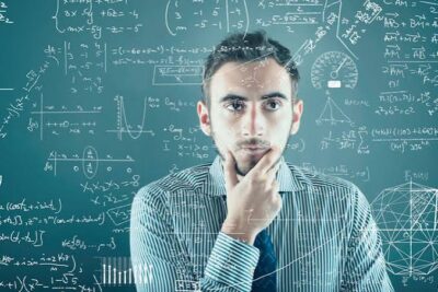 Diferencias entre un máster especializado en Finanzas y un MBA con mención financiera