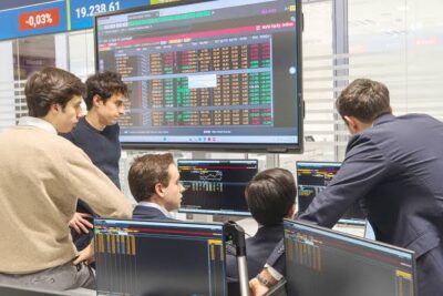 Análisis Bursátil y Mercados Financieros: Postgrados para traders institucionales